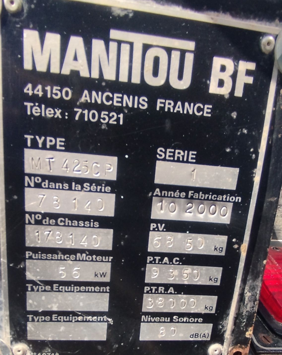 Телескопічний міні навантажувач Manitou