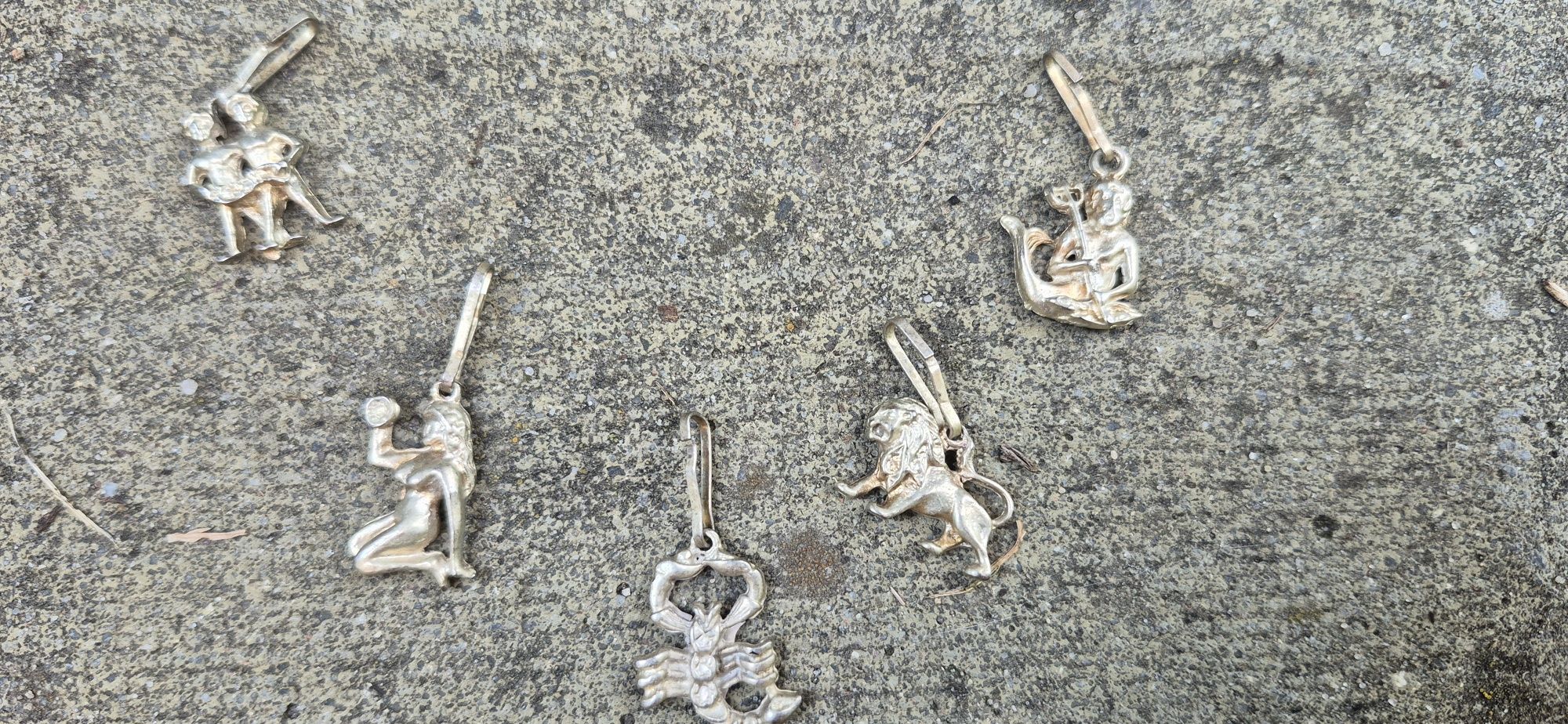 Stare ,srebrne zawieszki znaki zodiaku
