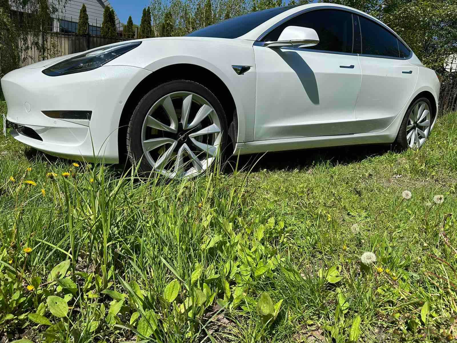 Tesla Model 3 longe Range Dual Motor
