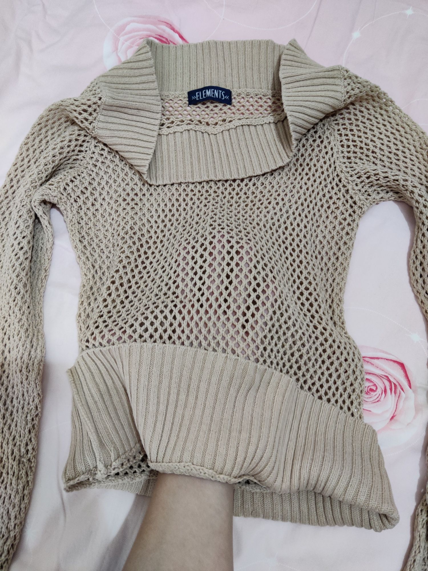 Модный женский вязанный свитер в дырку б/у не дорого