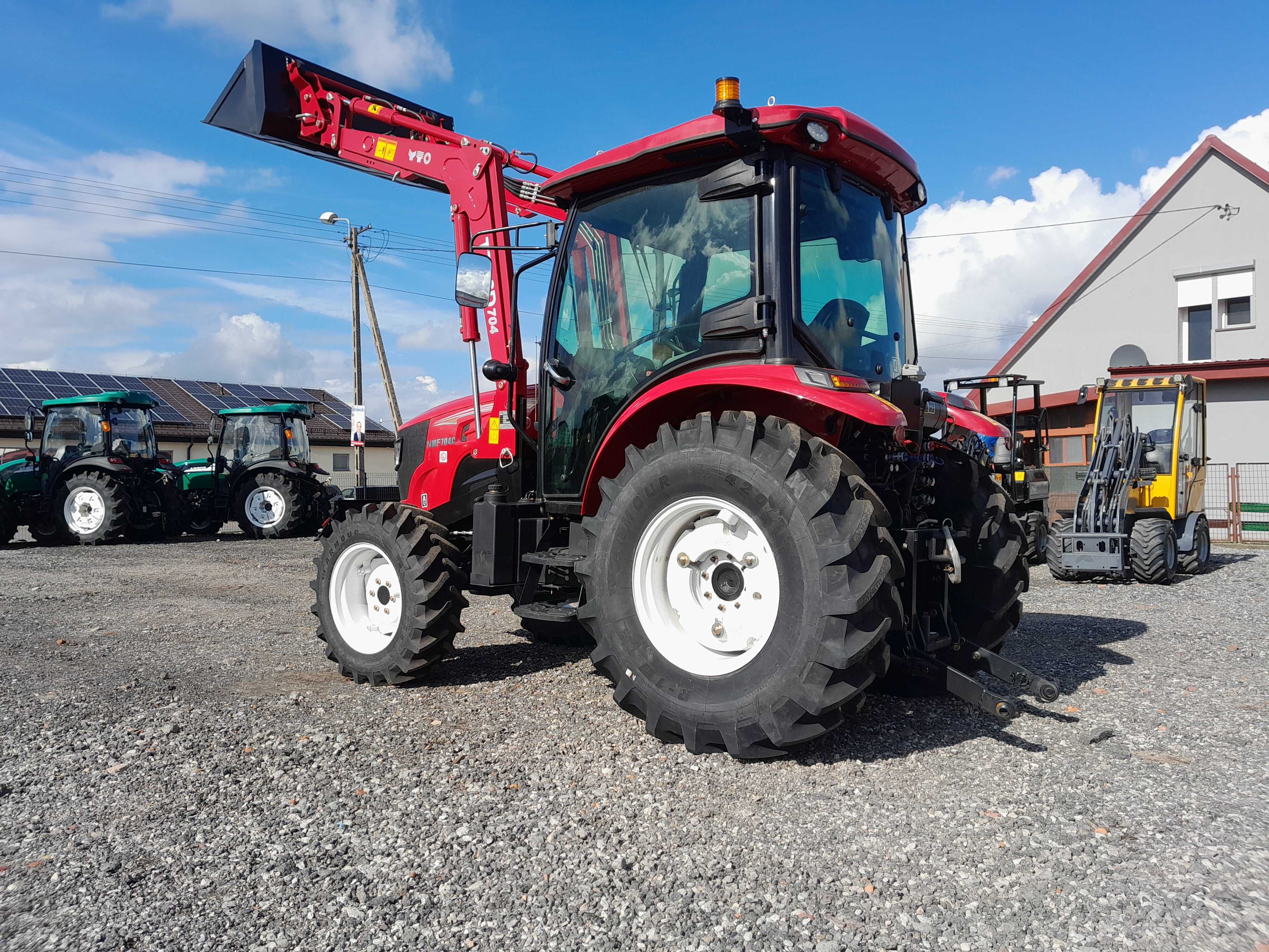 Nowy ciągnik z ładowaczem czołowym YTO NMF 704C I Doosan 70 KM