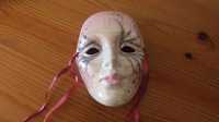 Máscara de porcelana/louça
