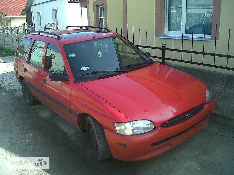 Продам запчастини Форд Ескорт 1.8 дизель