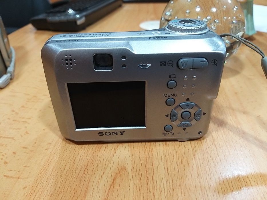 maquina fotografica SONY Cybershot como nova, sem defeitos cartao mem.