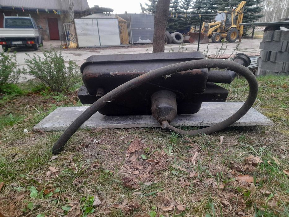 Zbiorniki oleju z pompą do samochodu ciężarowego