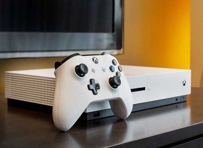 konsola xbox one s zpadem i kartonem