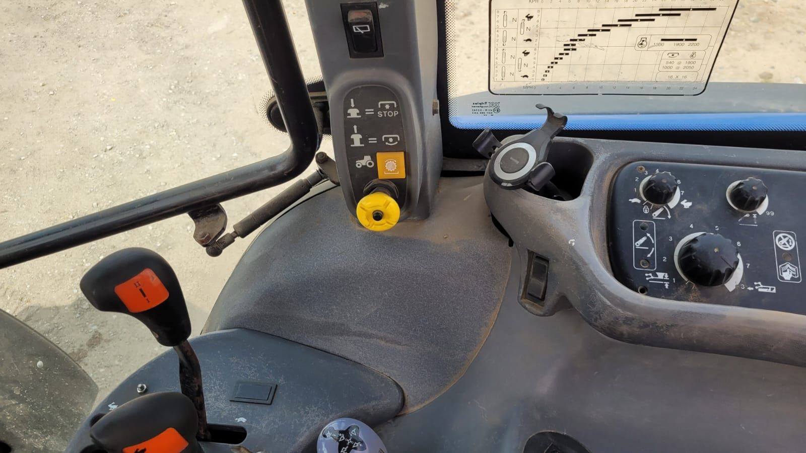 New Holland TS100