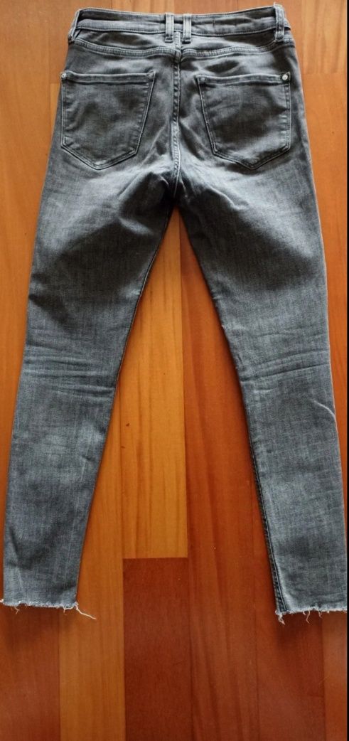 3 pares calças Slim fit, tamanho 36 só 12€