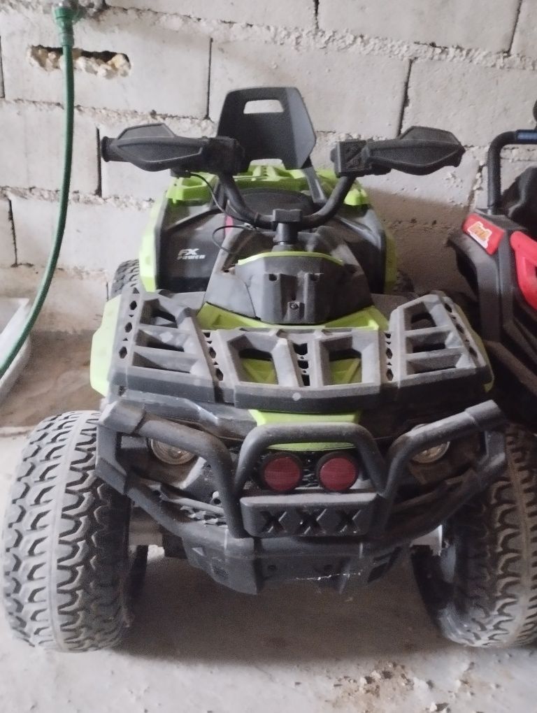 Mota 4 4x4 elétrica para crianças