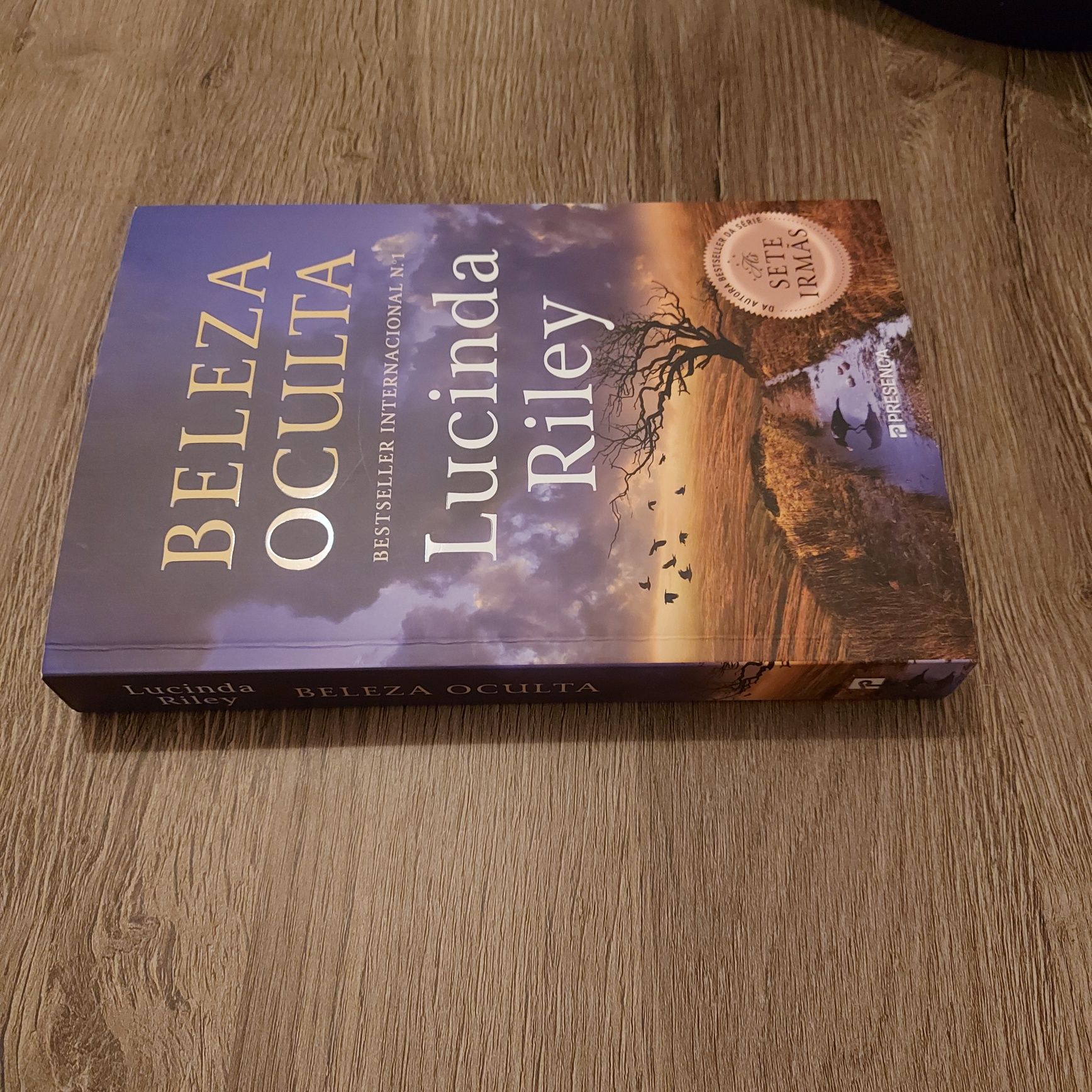 Livro Beleza Oculta - Lucinda Riley