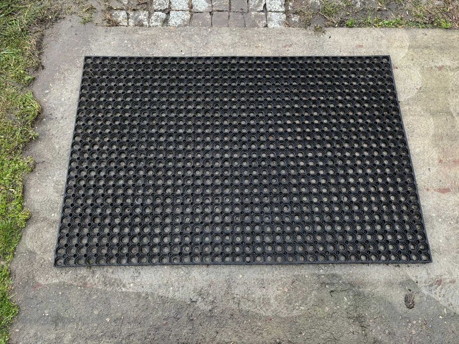 Wycieraczka ażurowa gumowa 100 x 150 cm czarna