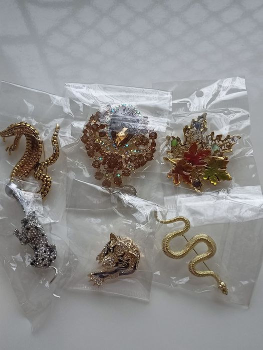 Красивые брошки. Отличный подарок .