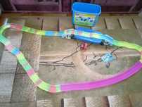 MAGIC TRACKS  zabawka droga - konstruktor autotracku + 2 samochody