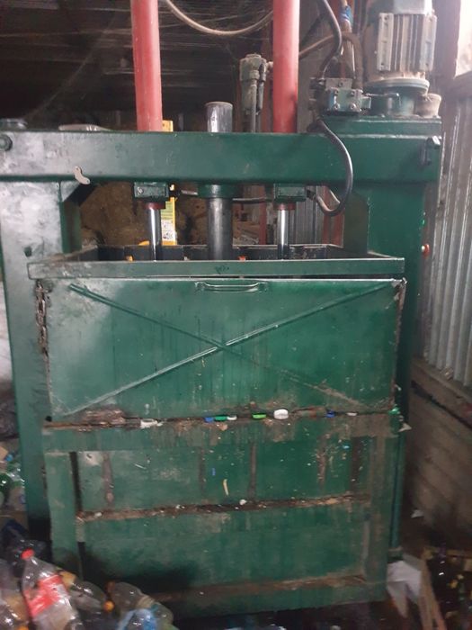 Пресс для вторсырья