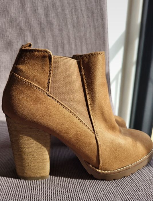 Botas camel Bershka