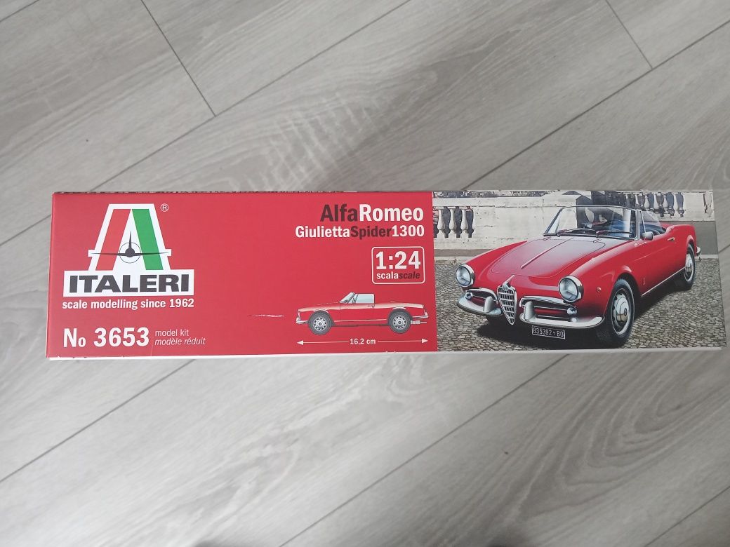 Model ALFA ROMEO SPIDER 1300 Italeri 1:24 - Piękny model- NOWY