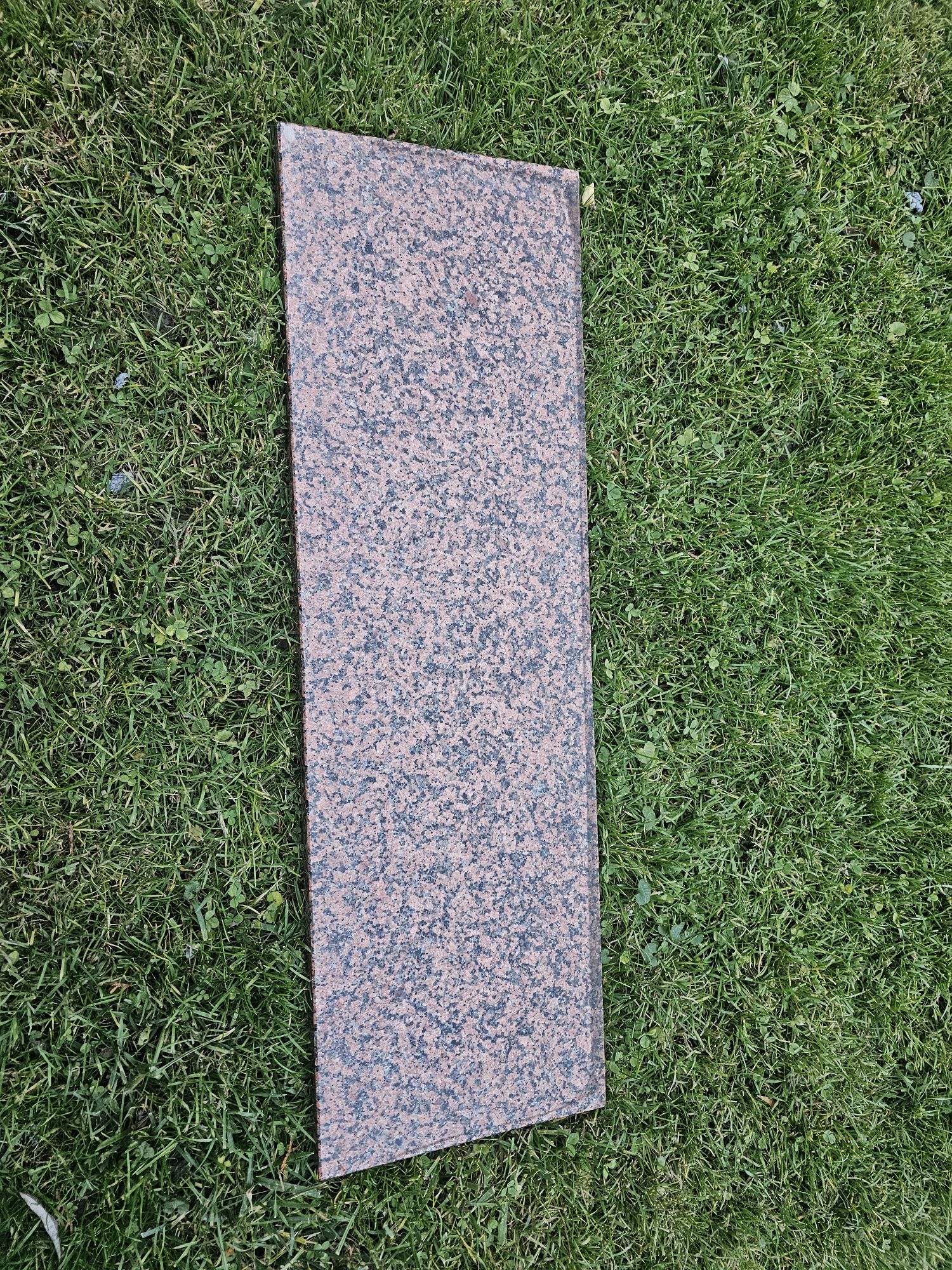 Parapet z granitu