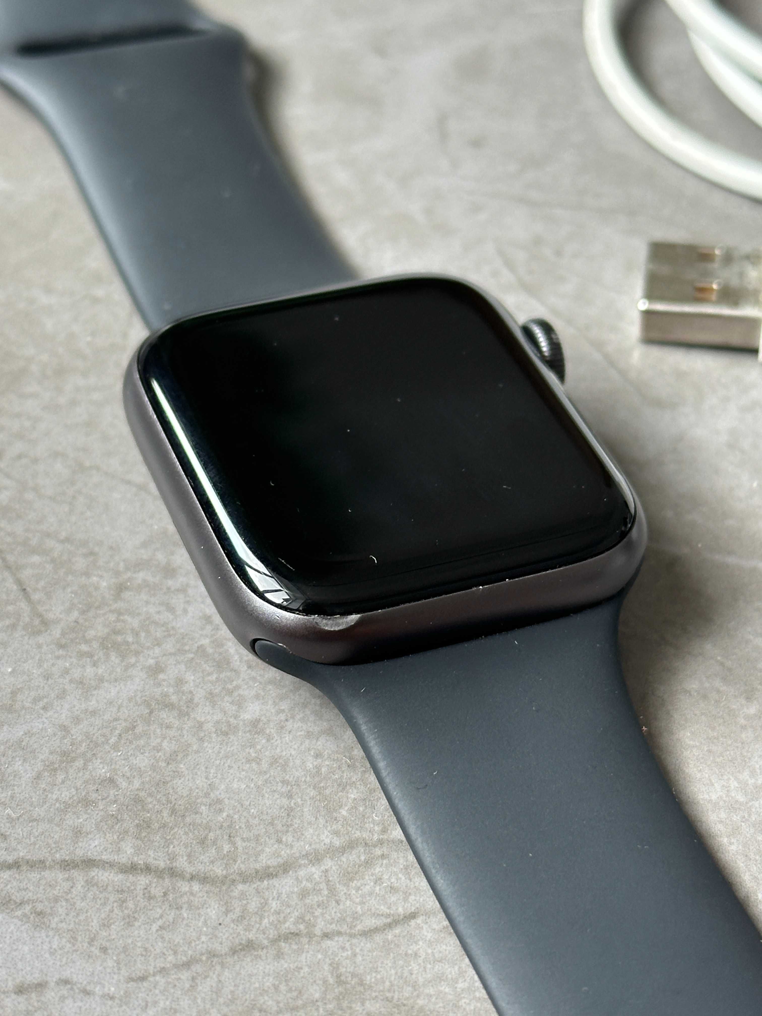 Apple Watch Series 5 Space Grey Aluminum Case 44mm (87% акум)