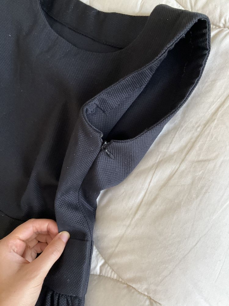 Vestido preto feito à medida (novo)