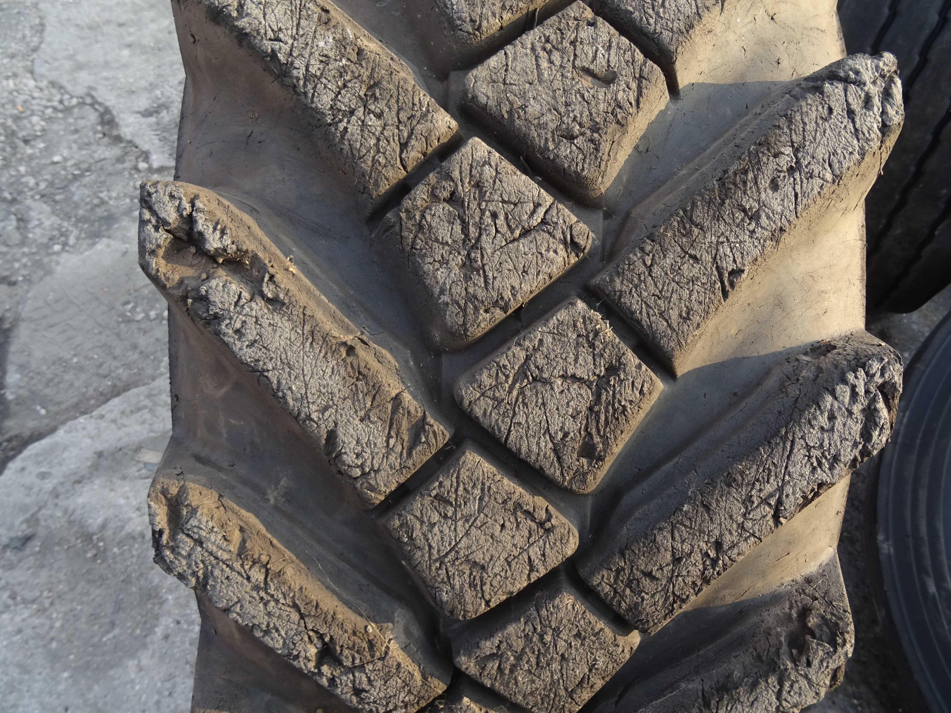 Opona 405/70-24 16/70-24 CAMSO MPT (850 netto)