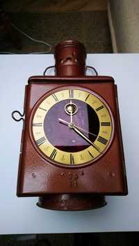 Lampa kolejowa zegar