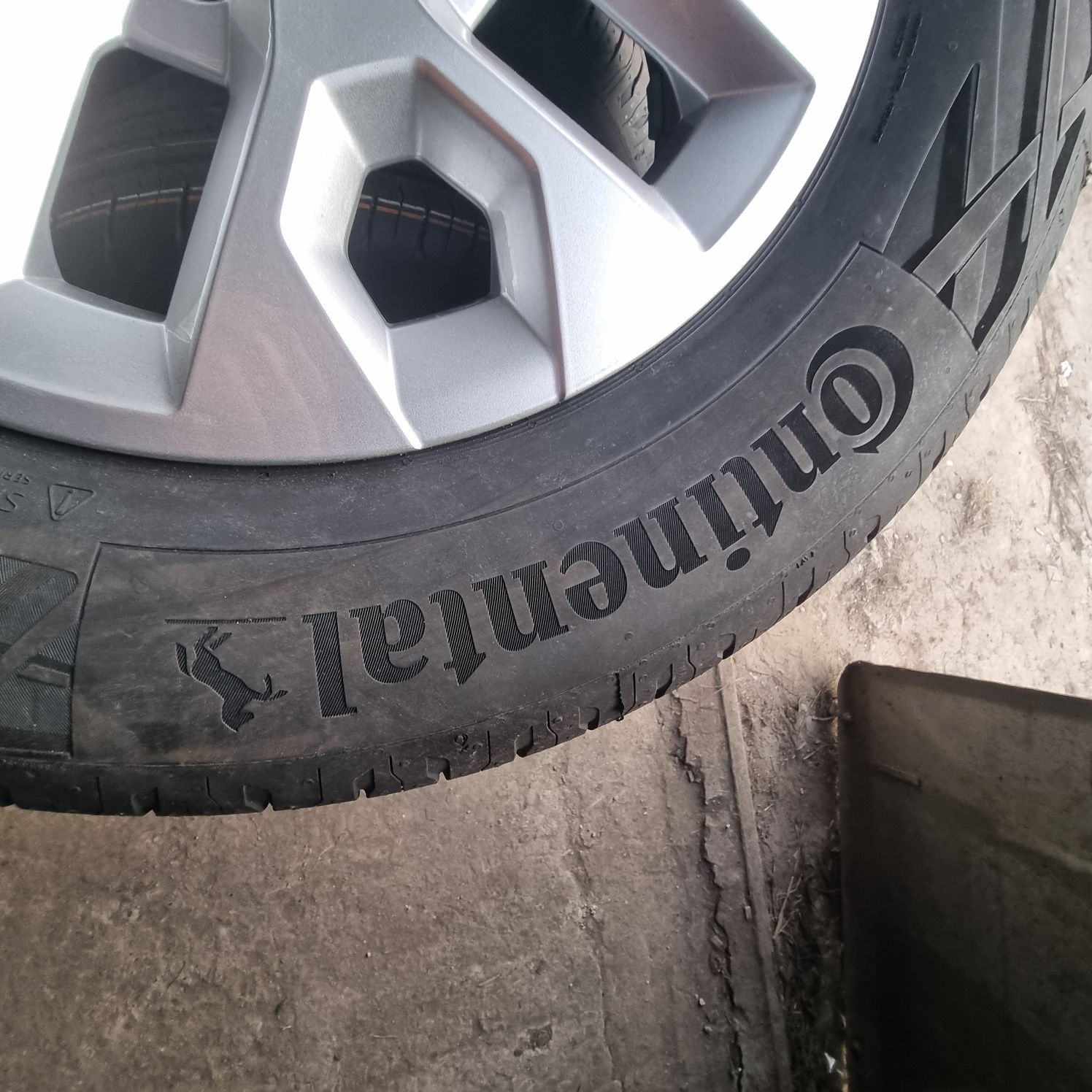 Шини 215/65R16 98H Continental EcoContact6, літо, стан нових