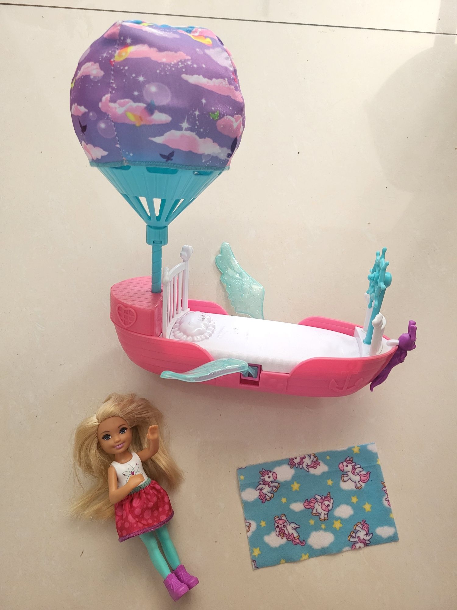 Barbie Chelsea magiczne łóżko statek balon