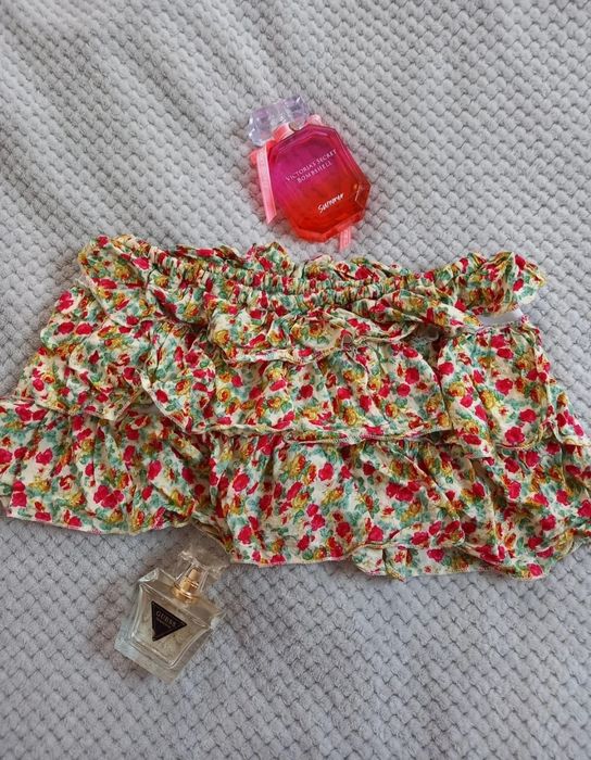 Top z falbankami HIT