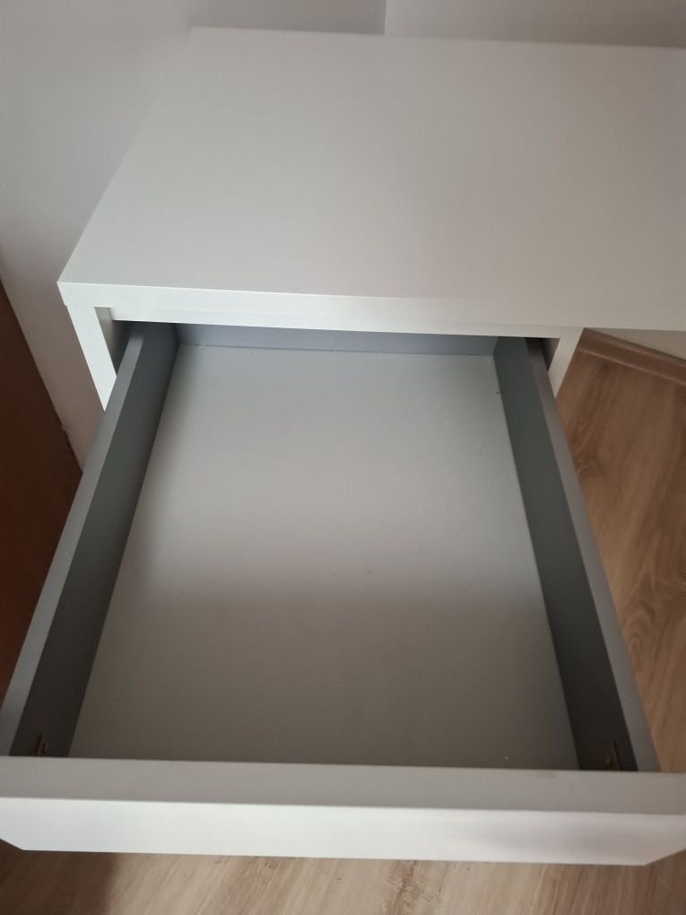 Biurko białe w bardzi dobrym stanie 60x120 4 szuflady