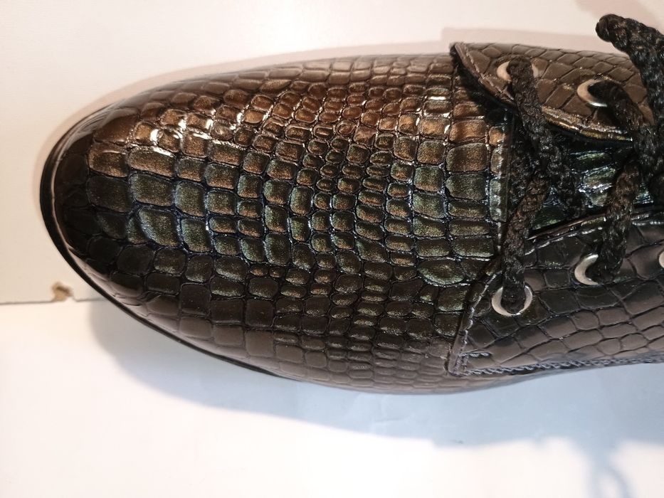 Женские лаковые туфли