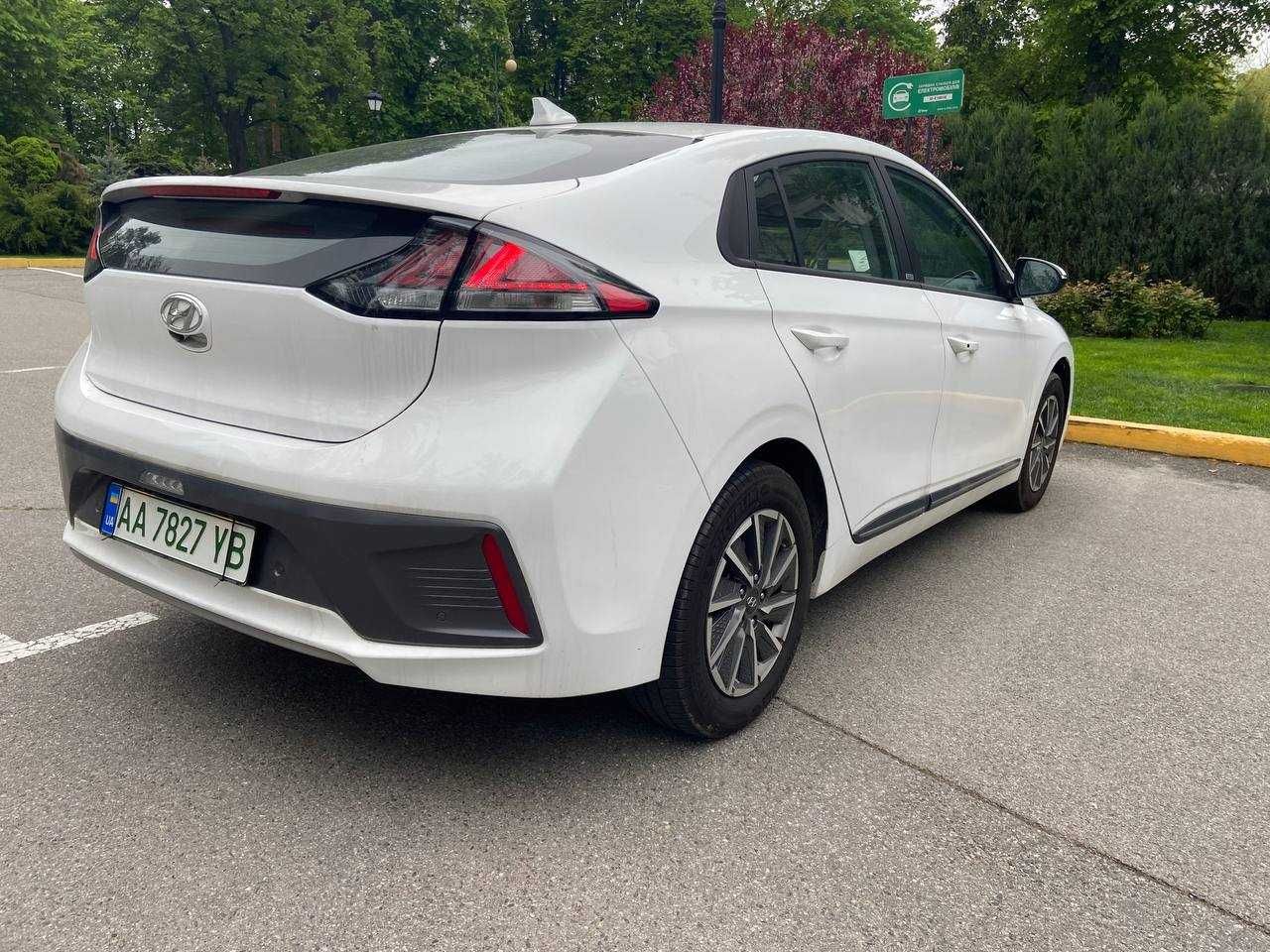 Продам б/в автомобіль Hyundai Ioniq 2021