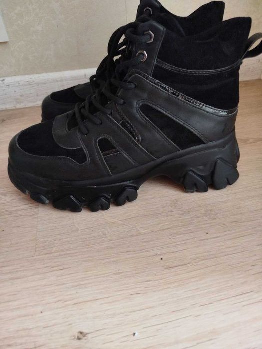 Ботінки жіночі осінньо-весняні