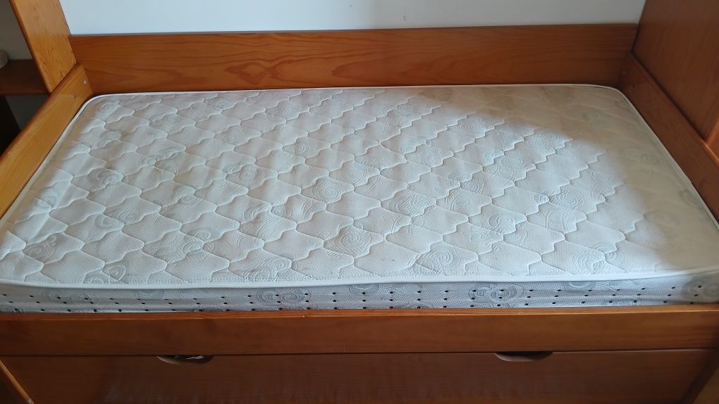 Cama solteiro c/ arrumação + colchão