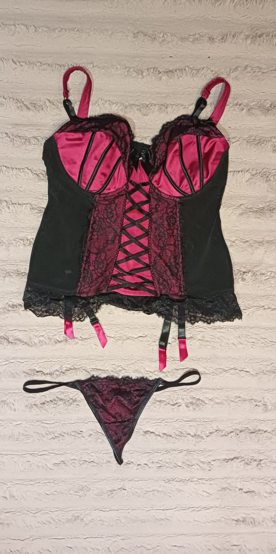 Gorset  lovehoney seksowna koszulka z pasem do pończoch