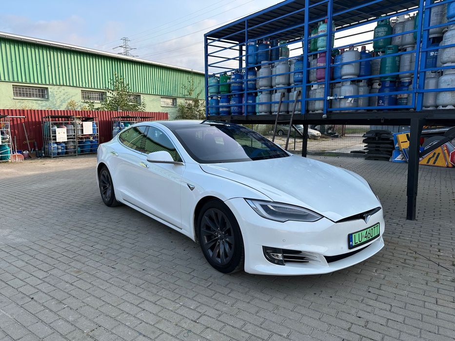 Wynajem auta Tesla Model S Standard Range  - od 250zł/doba