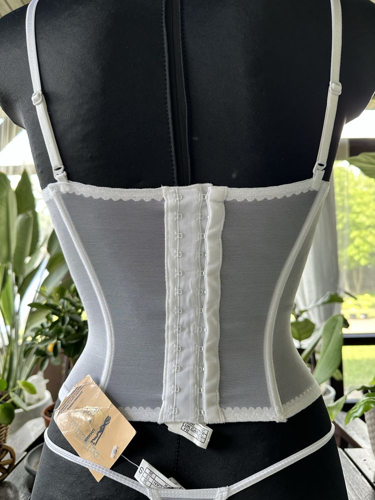Komplet pół gorset r. 75C oraz stringi r. S