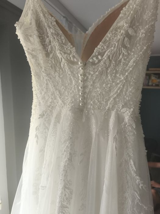 Brokatowa Suknia ślubna na ramiączkach z rozcięciem S Kelly Ivory