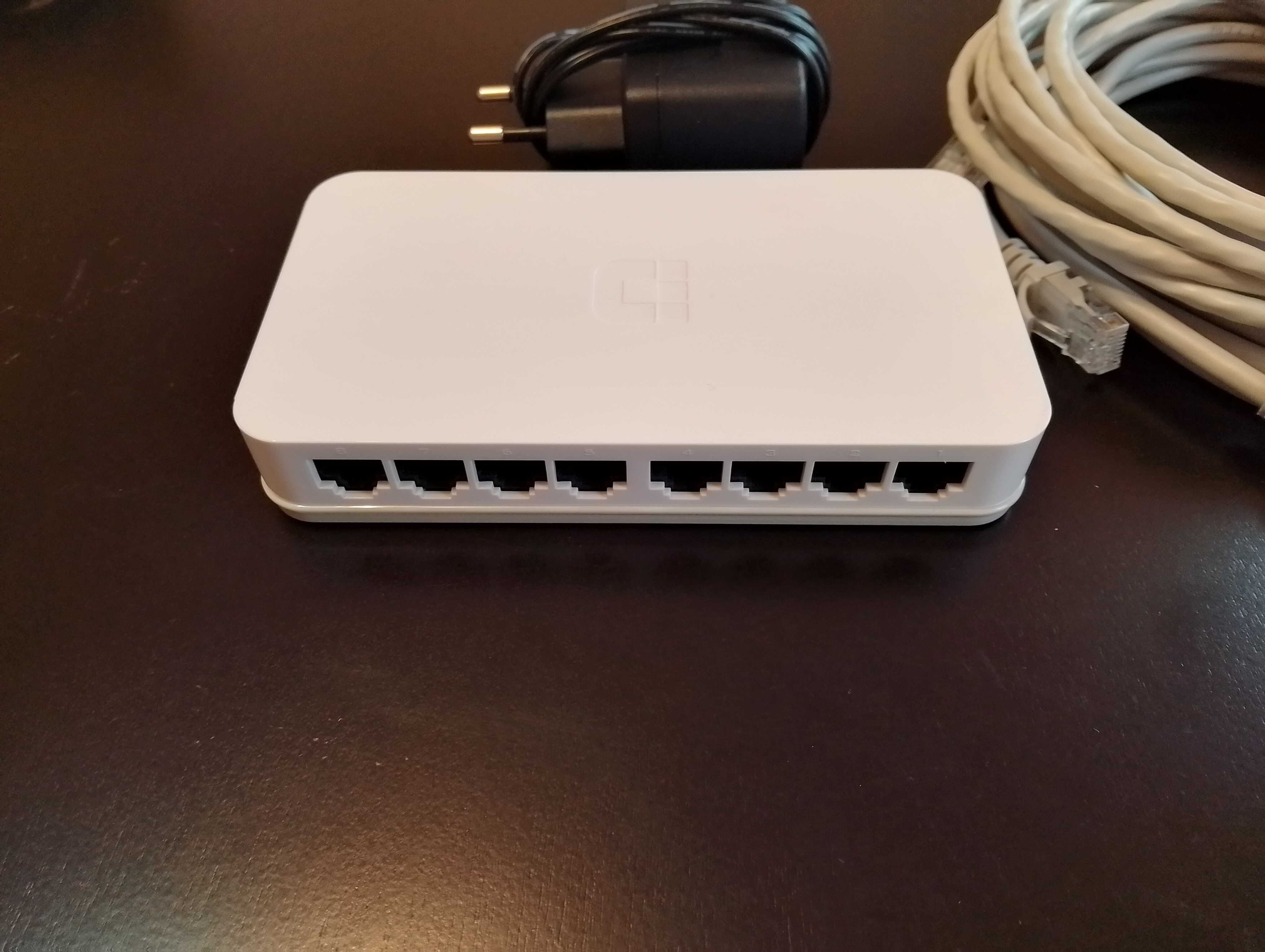 D-Link DES-1008A плюс 3 кабелі