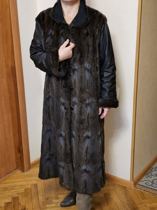 Шубка з білки натуральна, легка, як норка.