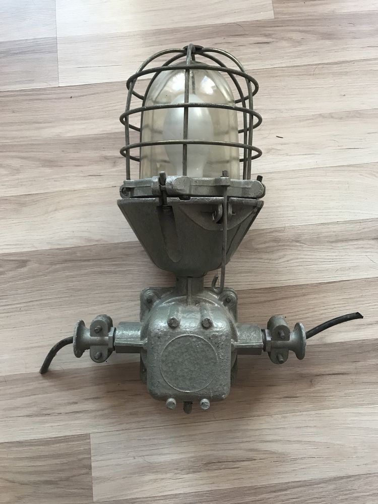 Lampa industrialna loftowa