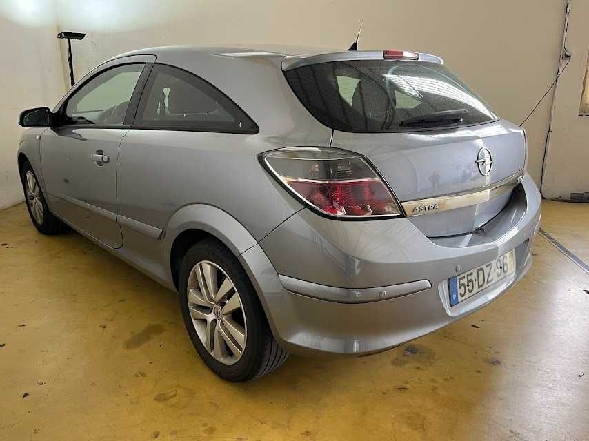 Opel Astra  GTC 5 Lugares