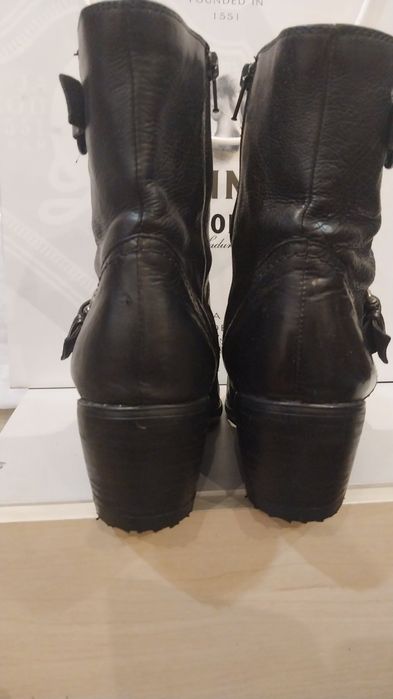 Продам женские кожаные демисезонные утепленные ботинки Clarks