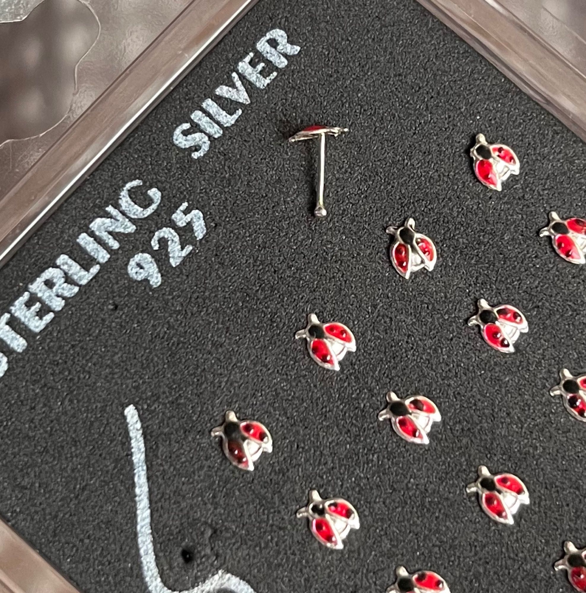 Kolczyk do nosa biedronka nostril srebrny srebro 925 piercing