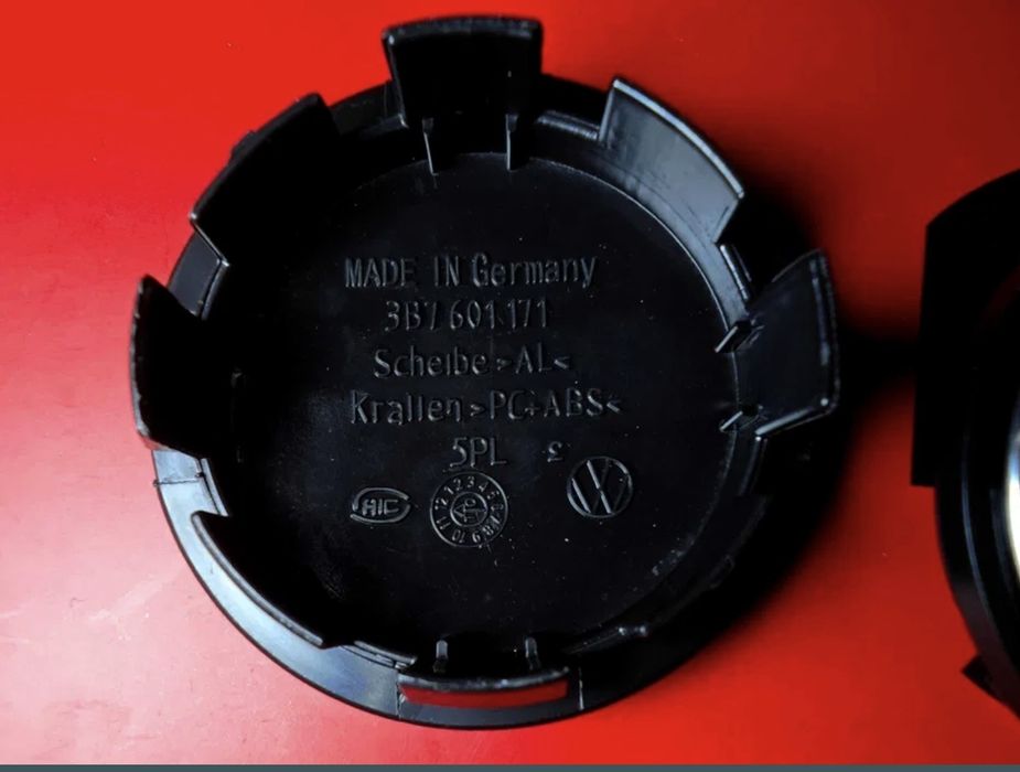 Заглушки пластикові нові 4 штуки