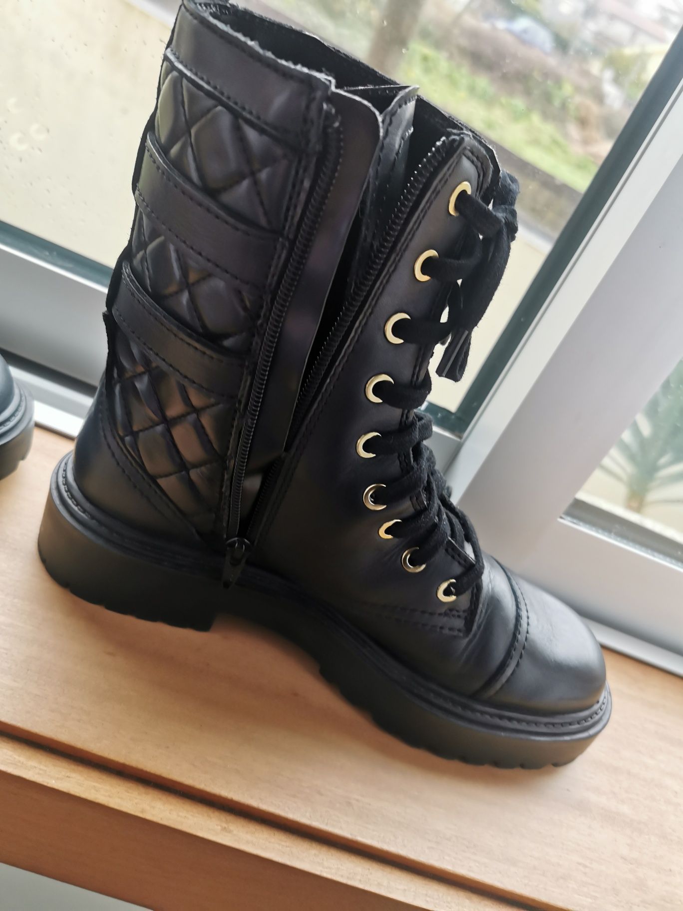 Botas mango em pele