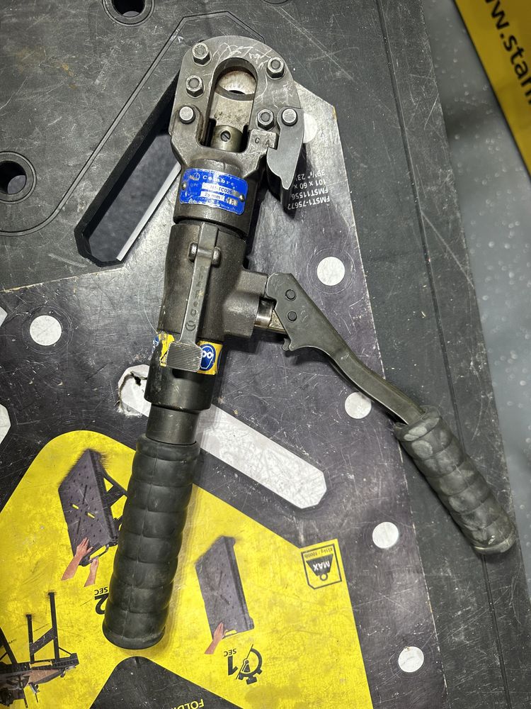 Кабелеріз гідравлічний CEMBRE HT-TC026