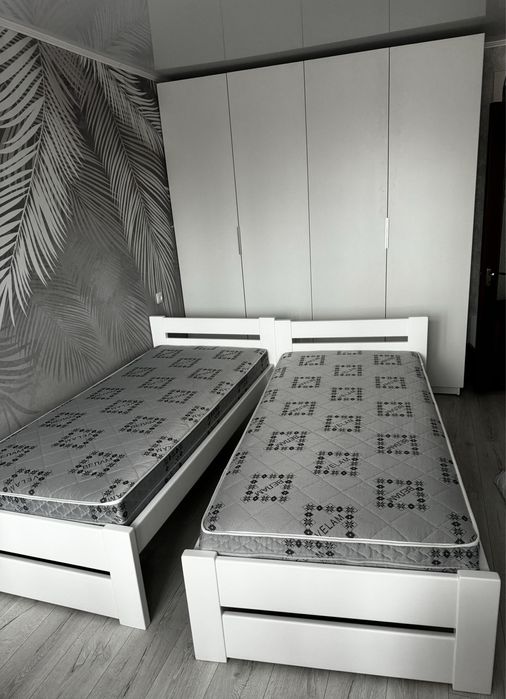 Белые деревянные кровати