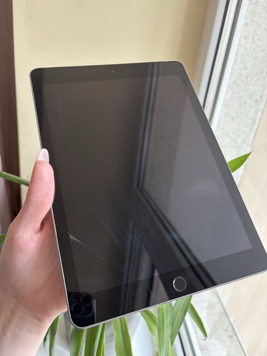 Планшет Apple iPad 9.7" (6th Gen)(32 GB) Wi-Fi+ LTE