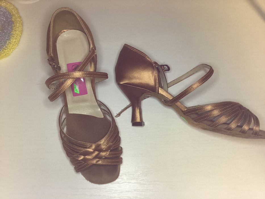 Взуття для спортивно бальних танців (латина)