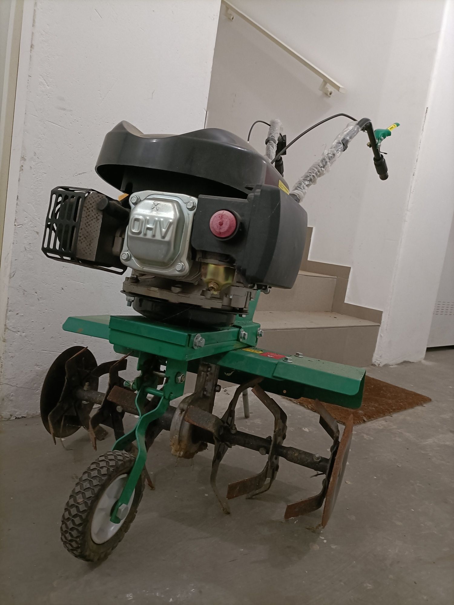 Motocultivador em boas condições